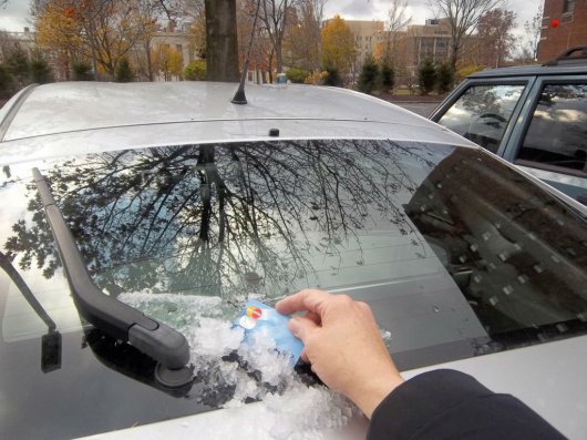 Что делать, если в машине часто замерзают стекла?